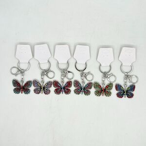 Porte-clés papillon scintillant ailes multicolorées en métal argenté
