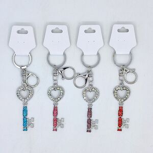 Porte-clés bijou recouvert de strass en clé à tête cœur Argent