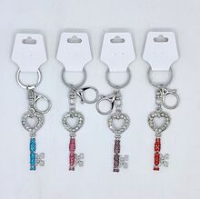 Porte-clés bijou recouvert de strass en clé à tête cœur Argent