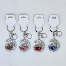 Porte-clés strassé en deux oursons assis sur un croissant de lune argent