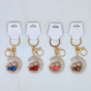 Porte-clés strassé en deux oursons assis sur un croissant de lune Doré