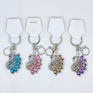 Porte-clés à breloque cygne pavé de strass colorés en métal Argenté