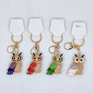 Porte-clés doré Hiboux et des strass brillants avec touches d’émail