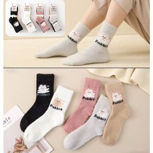 Chaussettes d'hiver avec un adorable motif de lapin sur la cheville
