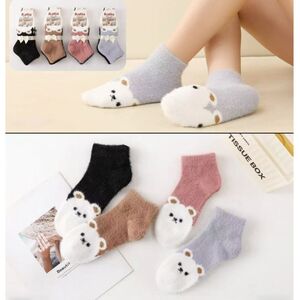 Chaussettes d'hiver avec tête d'animal sur la pointe du pied