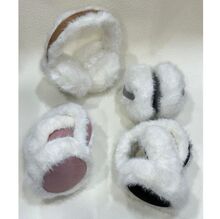 Cache-oreilles bi-matière en fourrure blanche et velours coloré au dos