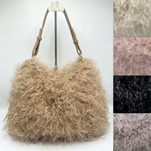 Grand sac hobo en fausse fourrure synthétique à texture moelleuse