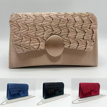 Pochette soirée à effet satiné avec rabat plissé fermeture aimantée