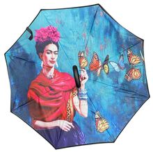 Parapluie Frida Kahlo avec papillons sur fond aux teintes de bleu