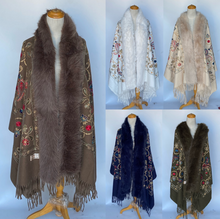 Poncho écharpe luxe franges brodée avec col en fausse fourrure
