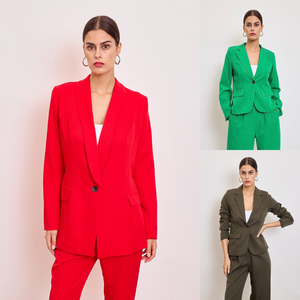 Veste de tailleur cintrée à bouton unique et poches à rabat