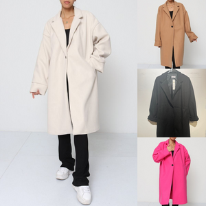 Manteau oversize mi-long avec des poches latérales pratiques