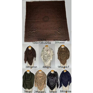 Écharpe en viscose et laine à motif façon paisley et bords effilochés