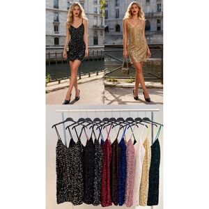 Robe fourreau courte en tissu avec des paillettes scintillantes