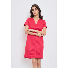 Robe trapèze en suédine rouge à col V festonné et manches courtes