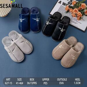 Mules d’intérieur en peluche pour homme avec petit emblème brodé