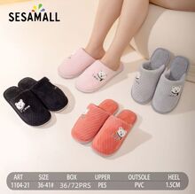 Pantoufles pour femme à motif brodé d'un ours et du mot "LOVE"