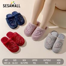 Pantoufles pour femme moelleuses avec grand cœur stylisé brodé en lignes