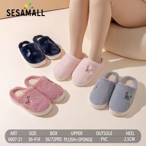 Pantoufles douces en peluche et éponge sur semelle antiglisse en PVC