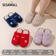 Mules d’intérieur avec motif brodé “Sweet” et petit ourson décoratif