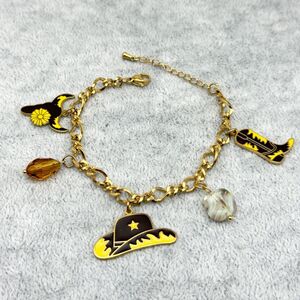 Bracelet en acier inoxydable doré à breloques style cowboy émail noir et jaune