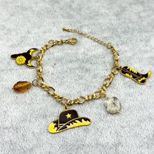 Bracelet en acier inoxydable doré à breloques style cowboy émail noir et jaune