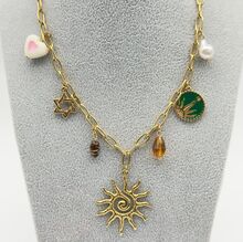 Collier à maillons doré en acier inoxydable orné de breloques symboliques