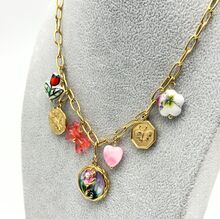 Collier breloques doré en acier inoxydable dans un style bohème chic