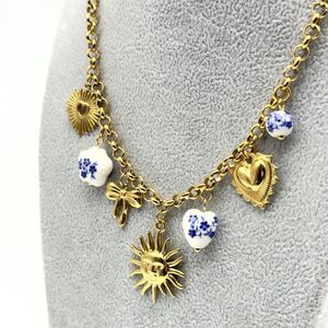 Collier en acier inoxydable à breloques motifs floraux avec cœur et soleil
