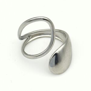 Bague manchette sculpturale en acier inoxydable brillant