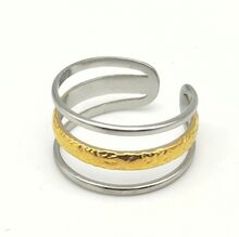 Bague manchette en acier avec triple bande à détail doré martelé