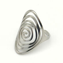 Bague en acier inoxydable à motif d'un grand design spirale ajourée