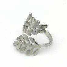 Bague en acier inoxydable avec motif en forme de rameaux d'olivier