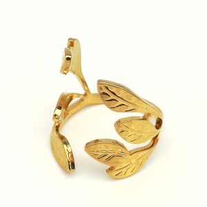 Bague de manchette ouverte en forme de branche d'olivier dorée