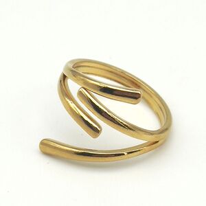 Bague dorée minimaliste en acier inoxydable de teinte dorée