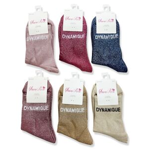 Chaussettes en maille tricotée à paillettes avec un message "DYNAMIQUE"