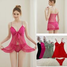 Ensemble nuisette babydoll style ouvert et tanga léger en dentelle