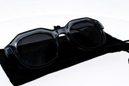 Lunettes de Lecture solaire Victoria Chris gris translucide